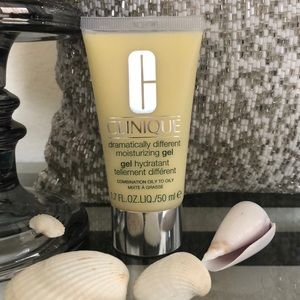 Clinique - NWOT Dramatically Different Moisturizer
